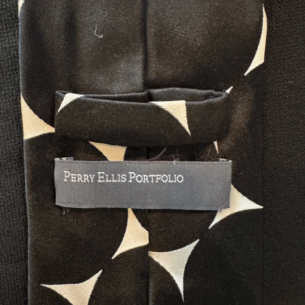 Black and White Geometric Tie - Picture 4 of 5